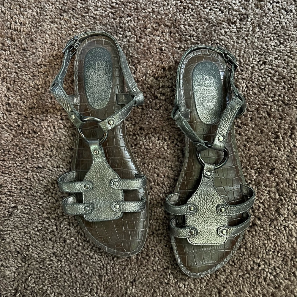 GU dress shoe